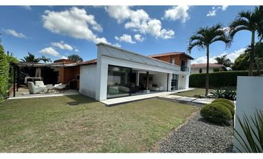 VENDO ESPECTACULAR CASA CAMPESTRE, SECTOR CERRITOS PEREIRA