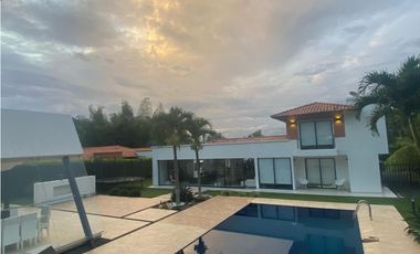VENDO ESPECTACULAR CASA CAMPESTRE, SECTOR CERRITOS PEREIRA