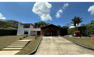 VENDO ESPECTACULAR CASA CAMPESTRE, SECTOR CERRITOS PEREIRA