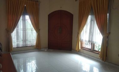 Disewakan rumh besar di taman buaran jakarta timur
