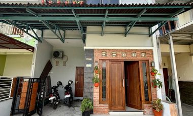 dijual rumah di bantul 2 lantai full furnished dalam cluster wiyoro