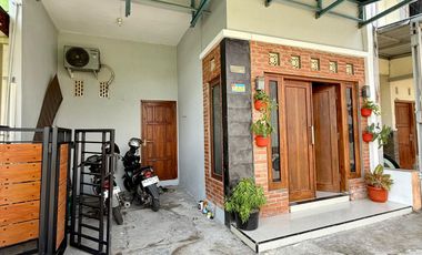 dijual rumah di bantul 2 lantai full furnished dalam cluster wiyoro