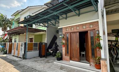 dijual rumah di bantul 2 lantai full furnished dalam cluster wiyoro