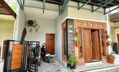 dijual rumah di bantul 2 lantai full furnished dalam cluster wiyoro