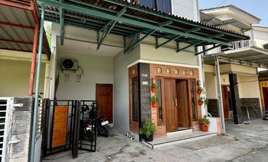 dijual rumah di bantul 2 lantai full furnished dalam cluster wiyoro