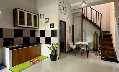 dijual rumah di bantul 2 lantai full furnished dalam cluster wiyoro