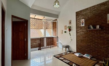 dijual rumah di bantul 2 lantai full furnished dalam cluster wiyoro