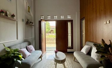 dijual rumah di bantul 2 lantai full furnished dalam cluster wiyoro