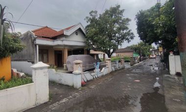 RUMAH DI KELURAHAN CEMANDI, SEDATI SIDOARJO