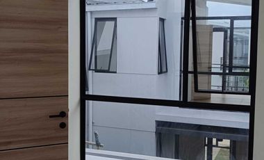 Disewakan Rumah Baru Rapi Terawat Siap Huni di Cendana Lippo Karawaci