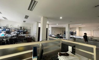 Pabrik & Gudang Besi Murah Harga Miring di Jalan Raya Driyorejo Gresik