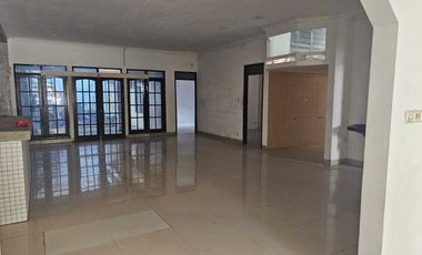 Baruk Utara dekat superindo merr irwana executive