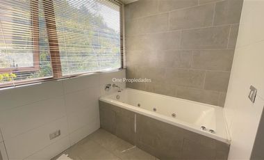 Casa en Arriendo en Arrayán | Casa Arriendo 3D3B servicios jardín piscina | Lo Barnechea | One Propiedades