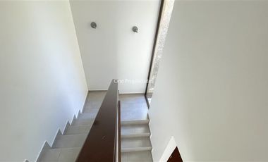 Casa en Arriendo en Arrayán | Casa Arriendo 3D3B servicios jardín piscina | Lo Barnechea | One Propiedades