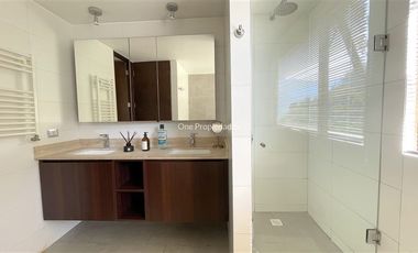 Casa en Arriendo en Arrayán | Casa Arriendo 3D3B servicios jardín piscina | Lo Barnechea | One Propiedades