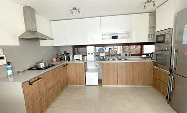 Casa en Arriendo en Arrayán | Casa Arriendo 3D3B servicios jardín piscina | Lo Barnechea | One Propiedades