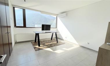 Casa en Arriendo en Arrayán | Casa Arriendo 3D3B servicios jardín piscina | Lo Barnechea | One Propiedades