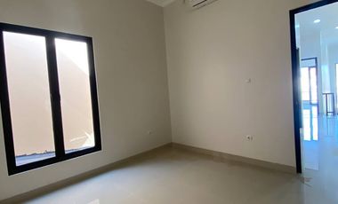 MILIKI SEGERA RUMAH IDAMAN DI VILLA MELATI MAS DESAIN MODERN, LOKASI STRATEGIS! .EN672.