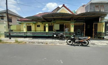 Rumah Luas Terawat Area Fajar Indah Colomadu