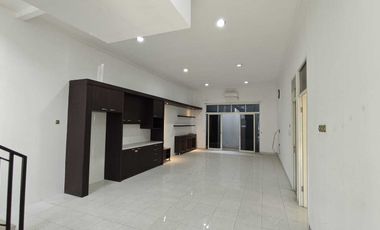 Rumah cakep 2 lt siap huni di lippo Karawaci tangerang