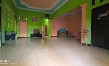 Rumah diatas tanah 370m2, 5 BR 3kamar mandi, full furnished