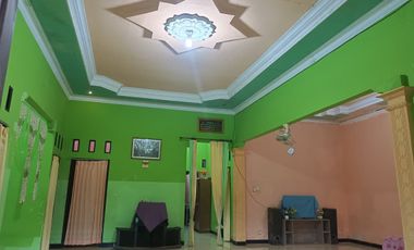 Rumah diatas tanah 370m2, 5 BR 3kamar mandi, full furnished