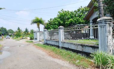 Rumah pinggir Jl. Rawa Bening RT 01. Pekanbaru.