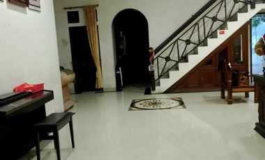 Rumah pinggir Jl. Rawa Bening RT 01. Pekanbaru.