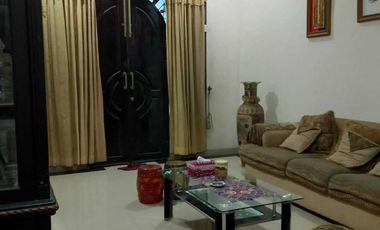 Rumah pinggir Jl. Rawa Bening RT 01. Pekanbaru.