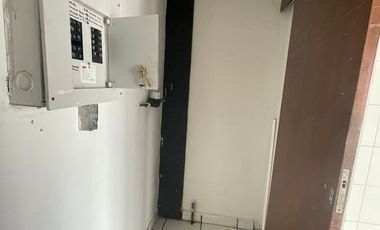Local comercial en renta – Plaza Sky Center, Av. del Parque,  Querétaro. 105 m².