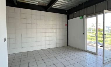 Local comercial en renta – Plaza Sky Center, Av. del Parque,  Querétaro. 105 m².