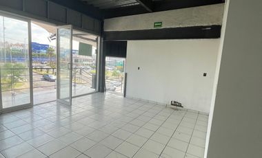 Local comercial en renta – Plaza Sky Center, Av. del Parque,  Querétaro. 105 m².