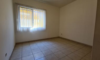 Se RENTA departamento de 2 recámaras, a 4 cuadras del malecón de Playa Hermosa.