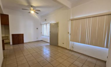 Se RENTA departamento de 2 recámaras, a 4 cuadras del malecón de Playa Hermosa.