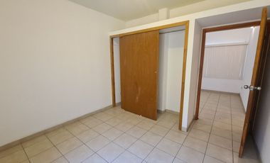 Se RENTA departamento de 2 recámaras, a 4 cuadras del malecón de Playa Hermosa.