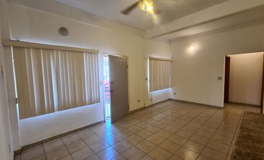 Se RENTA departamento de 2 recámaras, a 4 cuadras del malecón de Playa Hermosa.