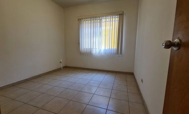 Se RENTA departamento de 2 recámaras, a 4 cuadras del malecón de Playa Hermosa.