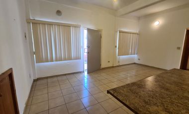 Se RENTA departamento de 2 recámaras, a 4 cuadras del malecón de Playa Hermosa.