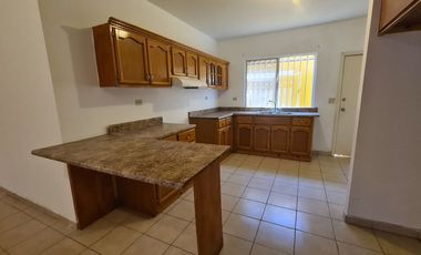 Se RENTA departamento de 2 recámaras, a 4 cuadras del malecón de Playa Hermosa.