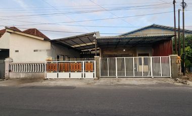 Rumah Kos Aktif dan Rumah Induk di Banyuanyar Solo Kota