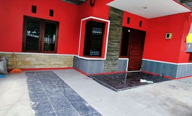 Rumah Bagus Berpagar siap Huni di Gawanan Colomadu