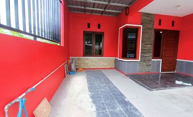 Rumah Bagus Berpagar siap Huni di Gawanan Colomadu