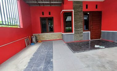 Rumah Bagus Berpagar siap Huni di Gawanan Colomadu