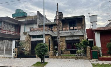 Casa en venta en 2 plantas sobre colectora de Gral Paz , Villa Lugano