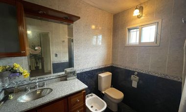 Casa en venta en 2 plantas sobre colectora de Gral Paz , Villa Lugano