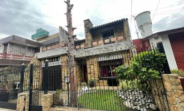 Casa en venta en 2 plantas sobre colectora de Gral Paz , Villa Lugano