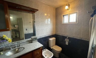 Casa en venta en 2 plantas sobre colectora de Gral Paz , Villa Lugano