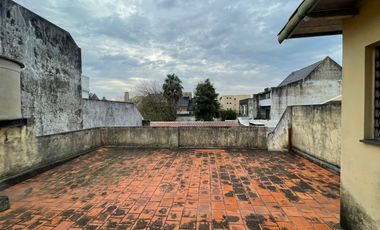 Casa en venta en 2 plantas sobre colectora de Gral Paz , Villa Lugano