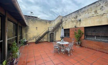 Casa en venta en 2 plantas sobre colectora de Gral Paz , Villa Lugano