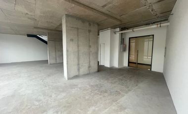 ARRIENDO Local Comercial 119,58 m2 Subterráneo. Vitacura